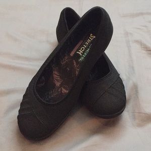 Skecher memory foam shoes